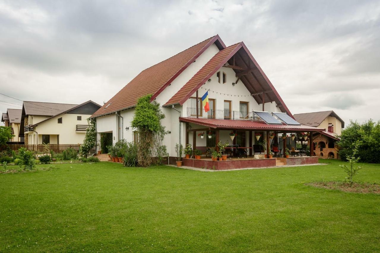 Casa Florilor Hotel คูร์ตา เด อาร์เจช ภายนอก รูปภาพ