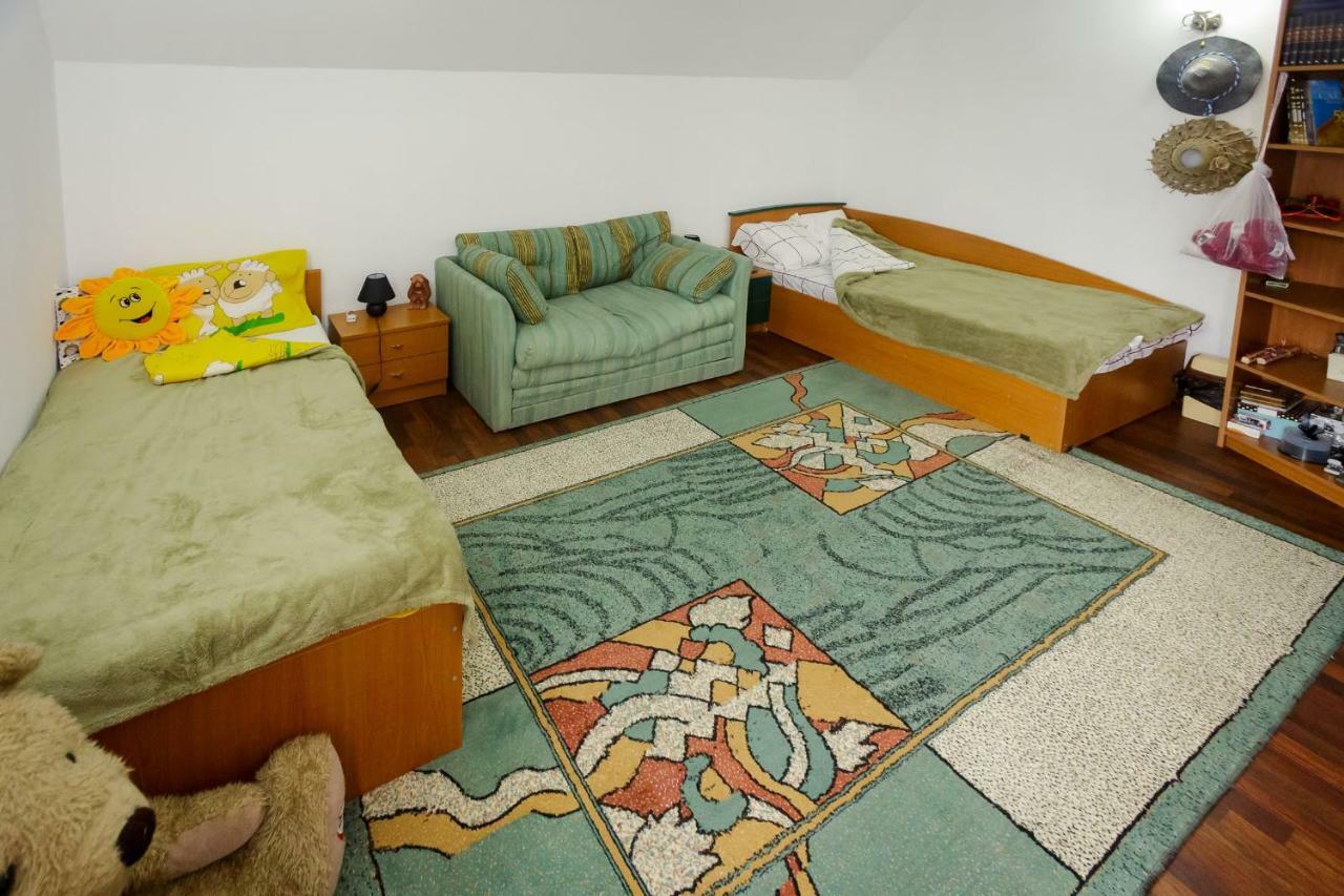Casa Florilor Hotel คูร์ตา เด อาร์เจช ภายนอก รูปภาพ