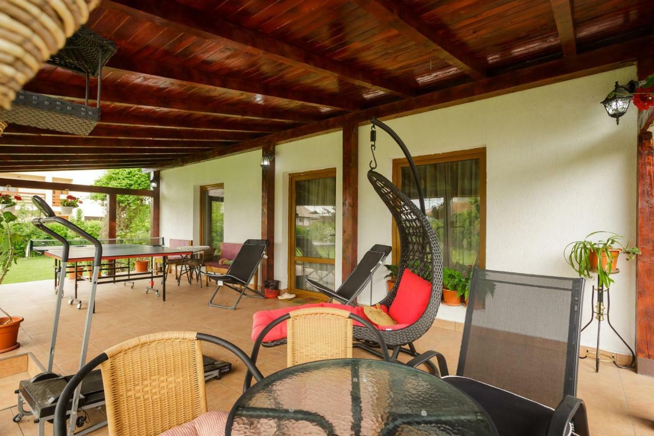 Casa Florilor Hotel คูร์ตา เด อาร์เจช ภายนอก รูปภาพ