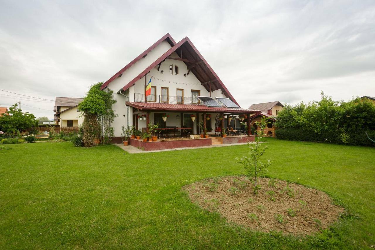 Casa Florilor Hotel คูร์ตา เด อาร์เจช ภายนอก รูปภาพ