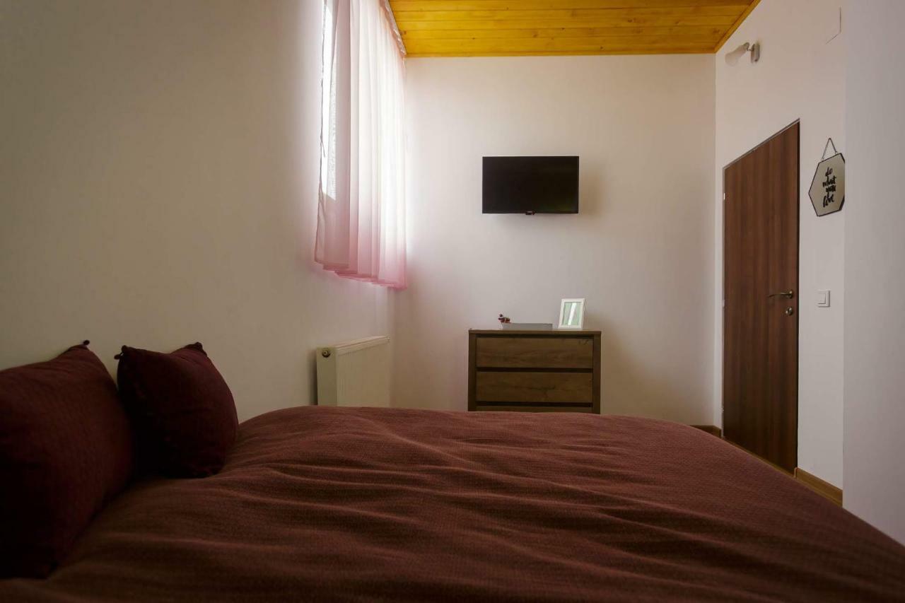 Casa Florilor Hotel คูร์ตา เด อาร์เจช ภายนอก รูปภาพ
