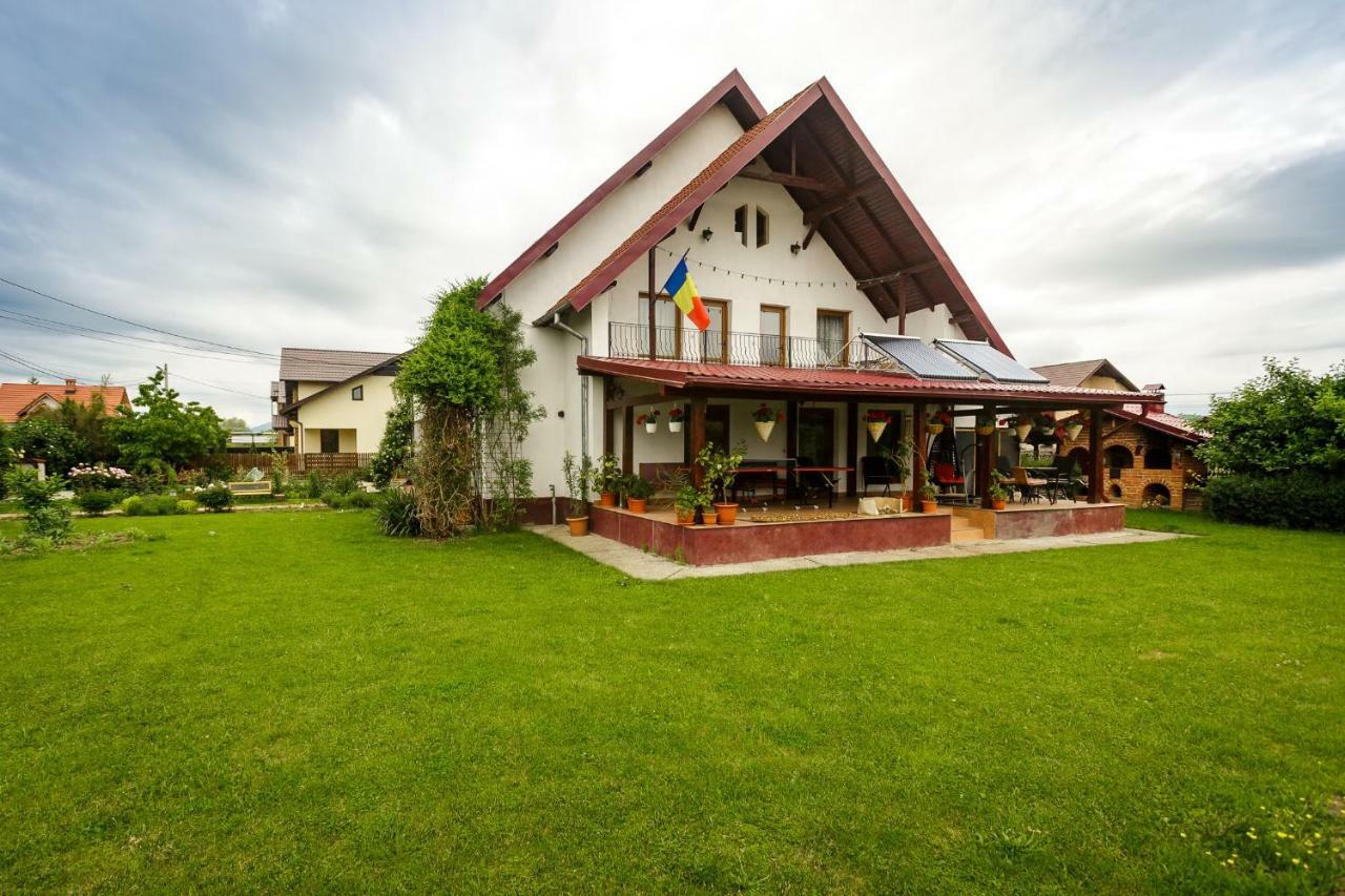 Casa Florilor Hotel คูร์ตา เด อาร์เจช ภายนอก รูปภาพ